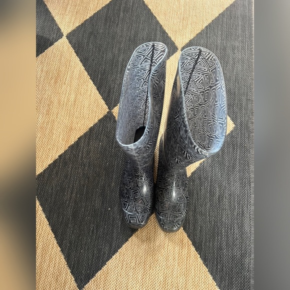 Toms Cabrilla Rain Women Round Toe Black Rain Boot - Picture 2 of 3